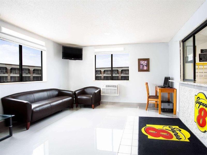 ซูเปอร์ 8 บาย วินด์แฮม เชสเตอร์/ริชมอนด์ แอเรีย Motel ภายนอก รูปภาพ