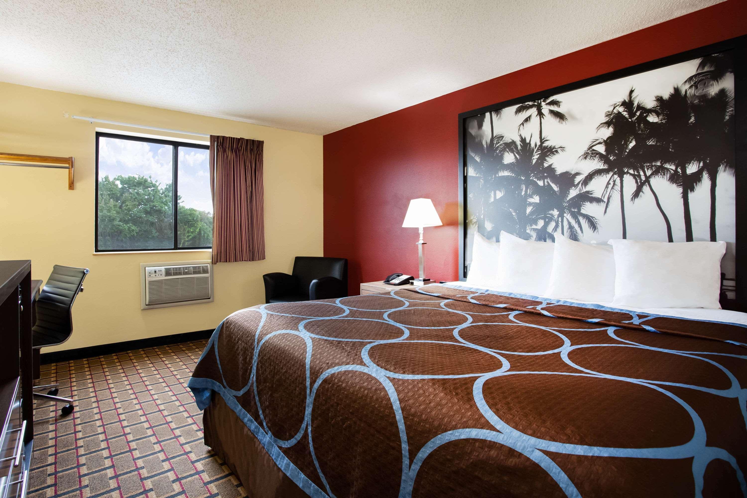 ซูเปอร์ 8 บาย วินด์แฮม เชสเตอร์/ริชมอนด์ แอเรีย Motel ภายนอก รูปภาพ